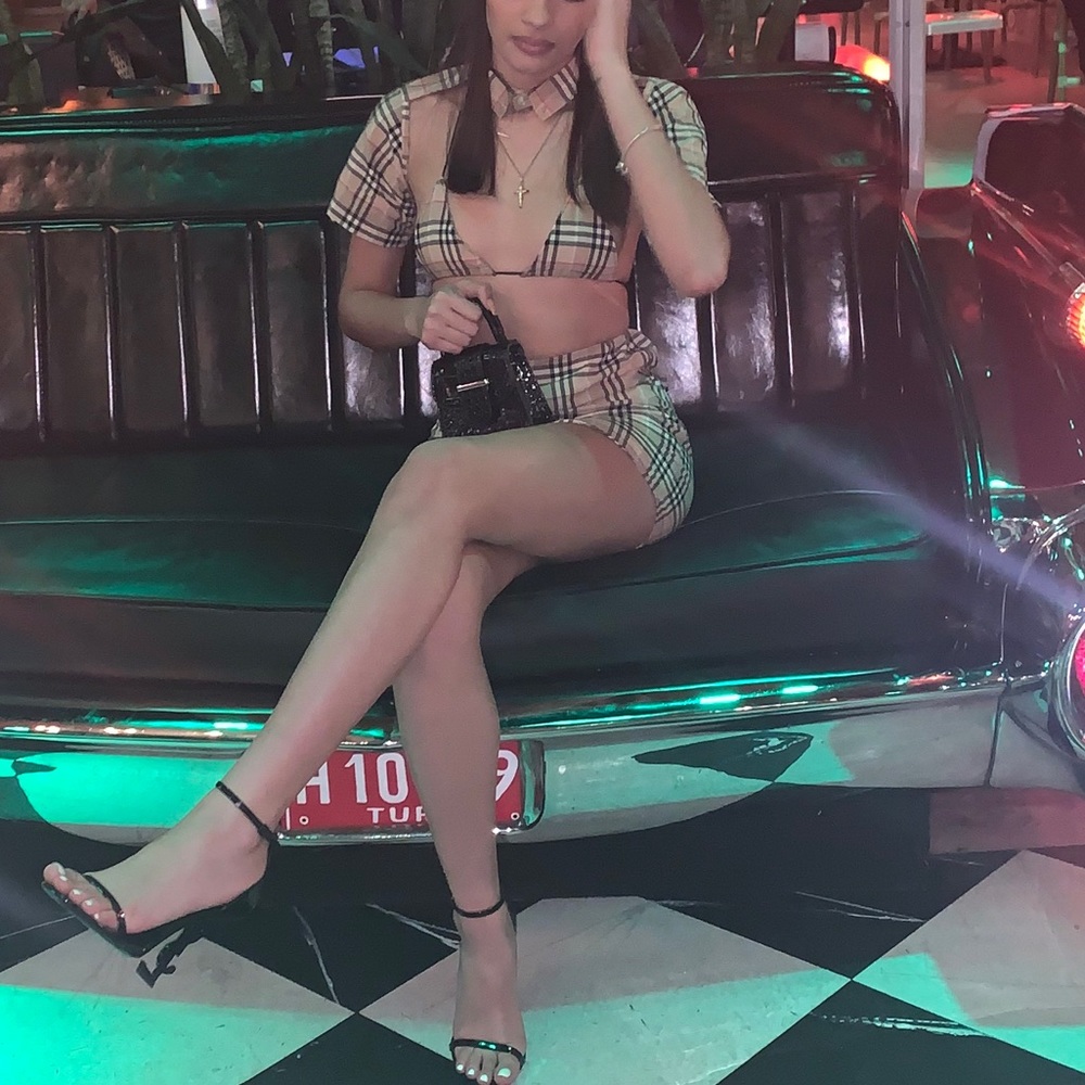 3 piece customs made Burberry outfit xs-s